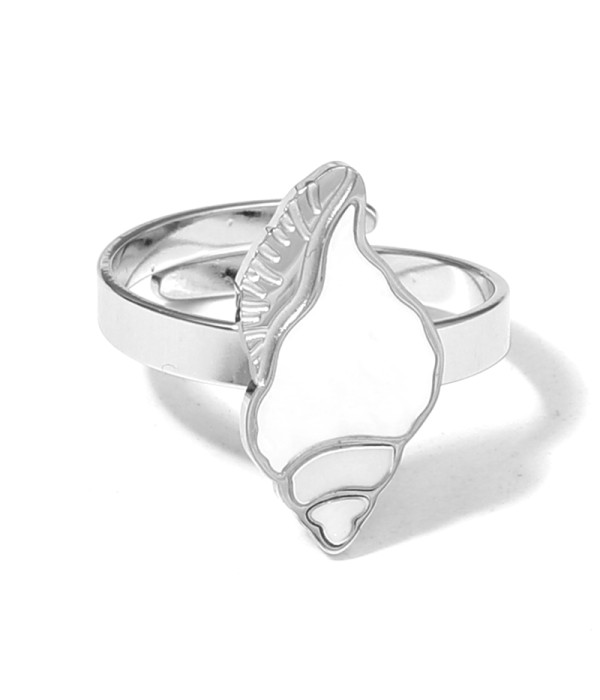 Anillo con concha decorado con nácar