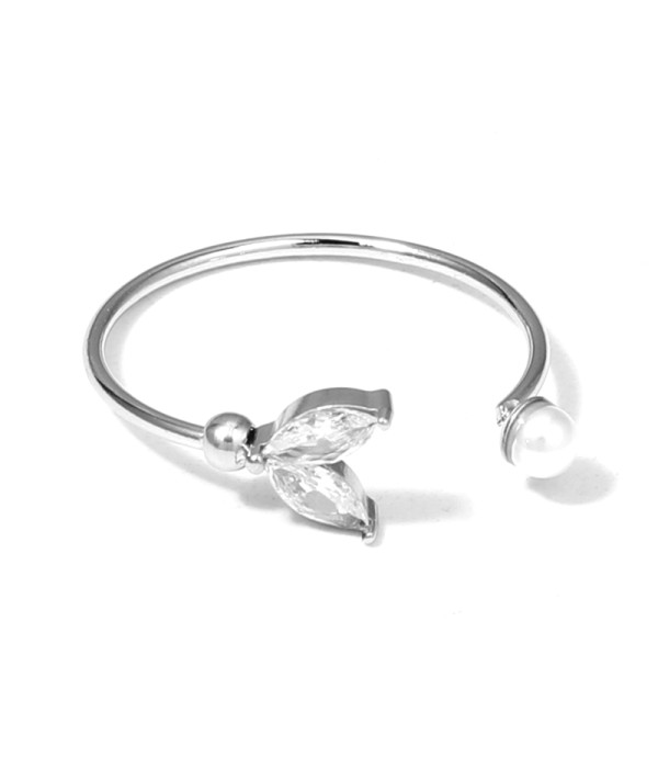 Anillo con perla y circonitas