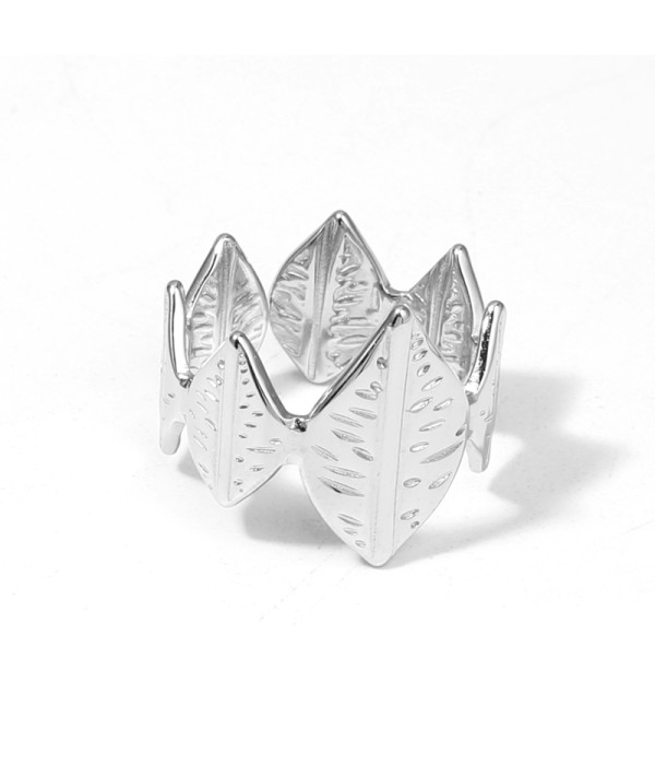 Anillo plateado de aros de hojas
