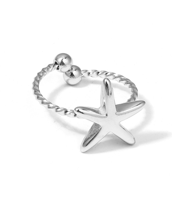 Anillo plateado con diseño de estrella