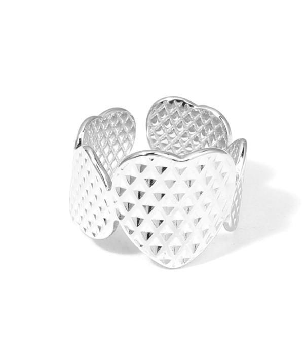 Anillo plateado de aros de corazones
