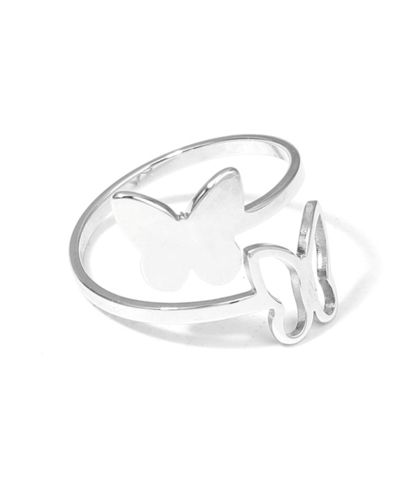 Anillo plateado con diseño de mariposas