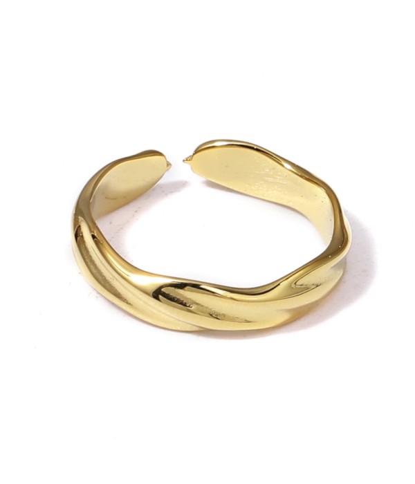 Anillo dorado minimalista