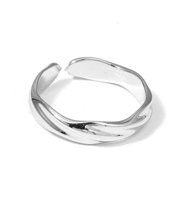 Anillo plateado minimalista