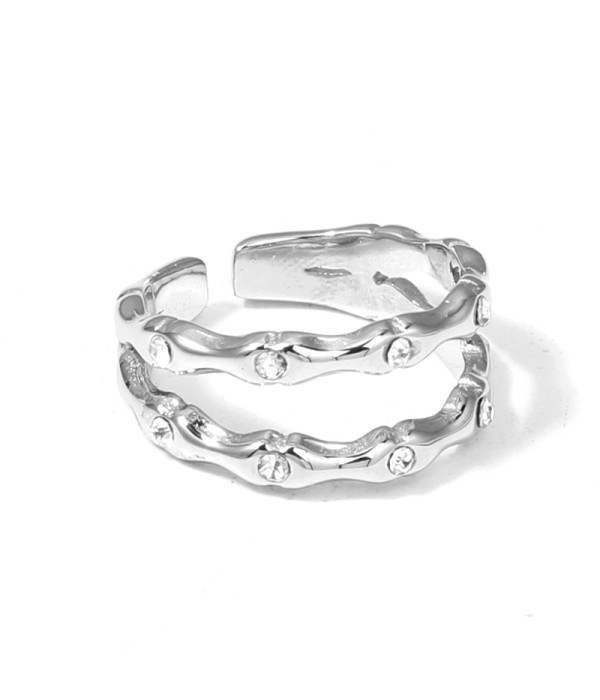 Anillo plateado con circonitas