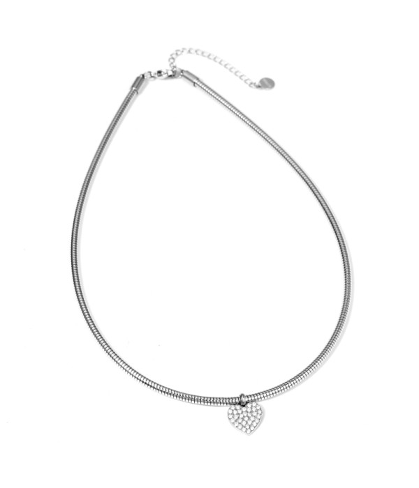 Collar plateado con dije de corazón de circonitas