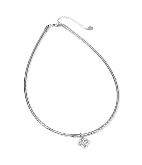 Collar plateado con dije de flor de circonitas