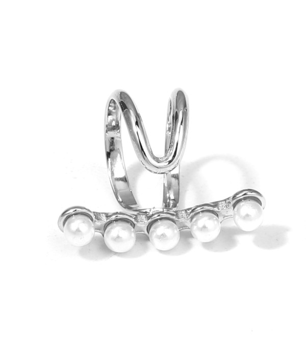 Clip de oreja plateado con perlas