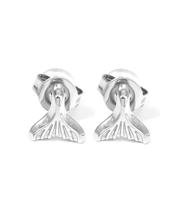 Pendientes plateados de cola de pez