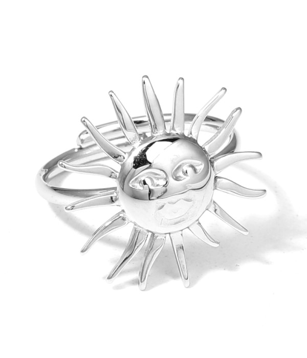 Anillo plateado de sol