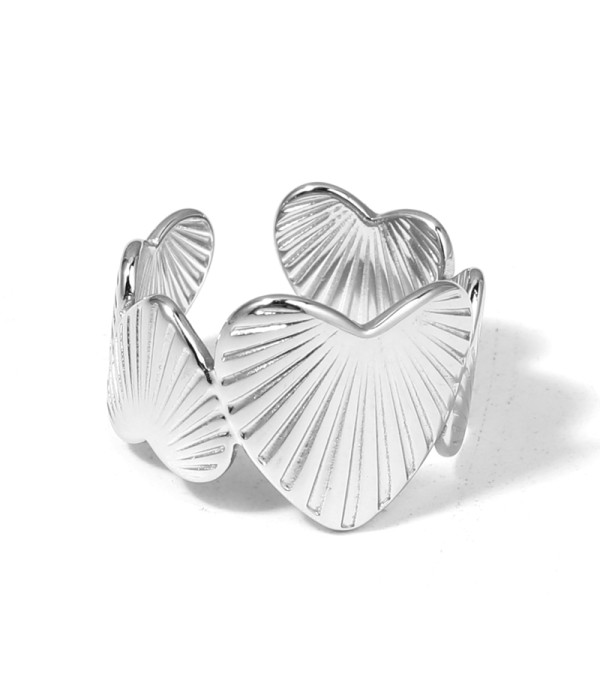 Anillo plateado de aros de corazones