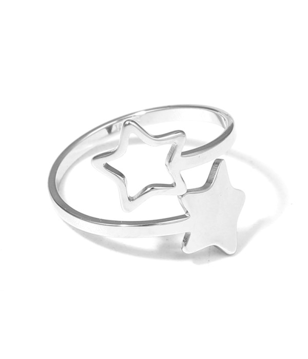 Anillo plateado con diseño de estrellas