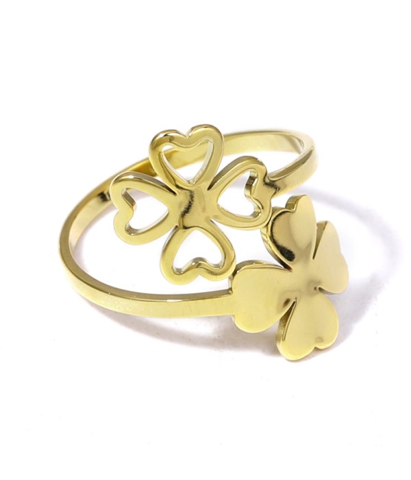 Anillo dorado con diseño de trébol de cuatro hojas