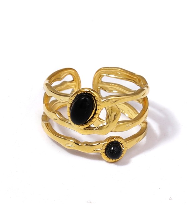 Anillo dorado con piedras