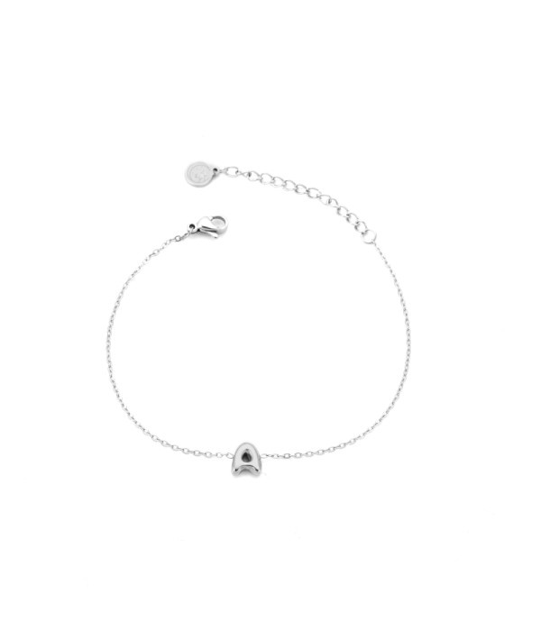 Pulsera plateada con colgante de letra A