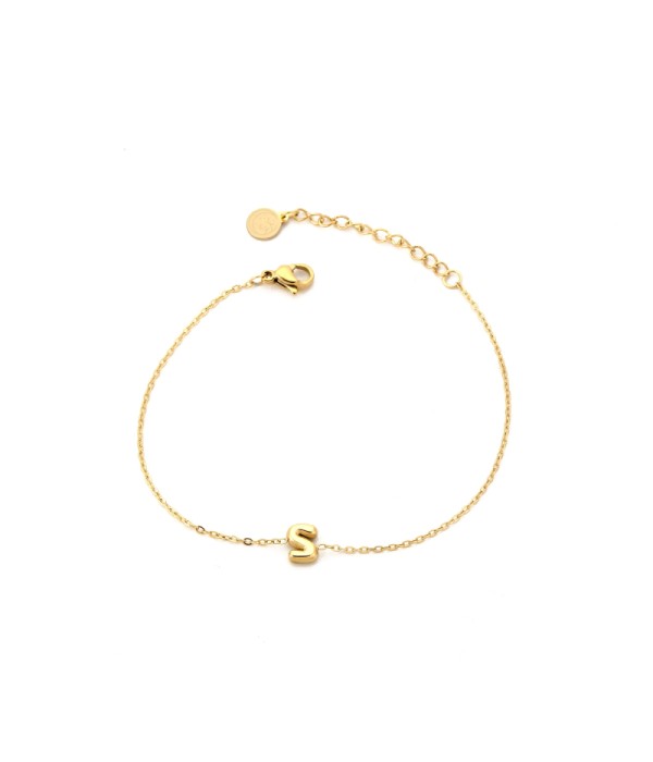 Pulsera dorada con colgante de letra S