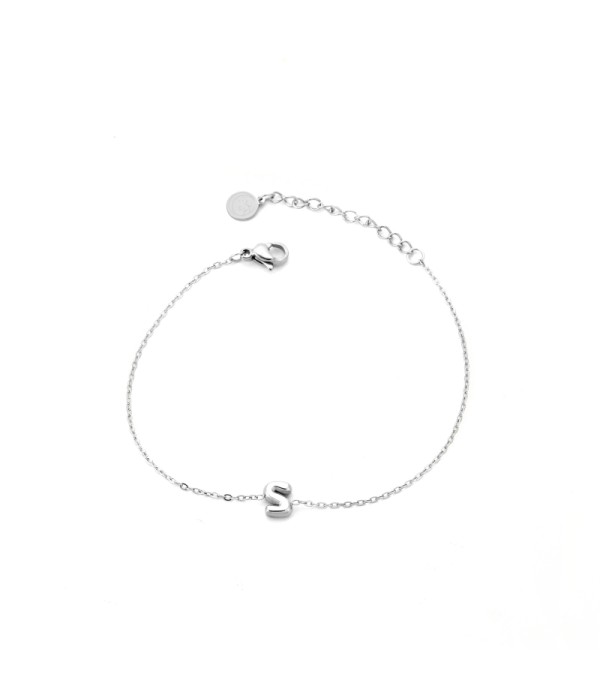 Pulsera plateada con colgante de letra S