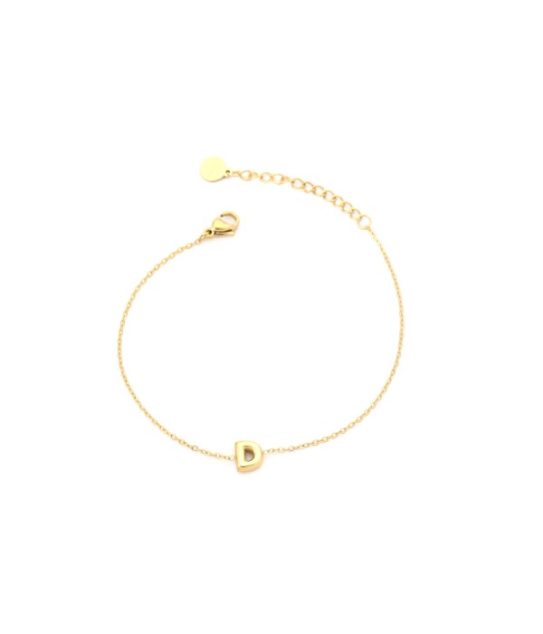 Pulsera dorada con colgante de letra D