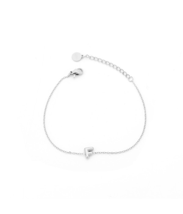 Pulsera plateada con colgante de letra F