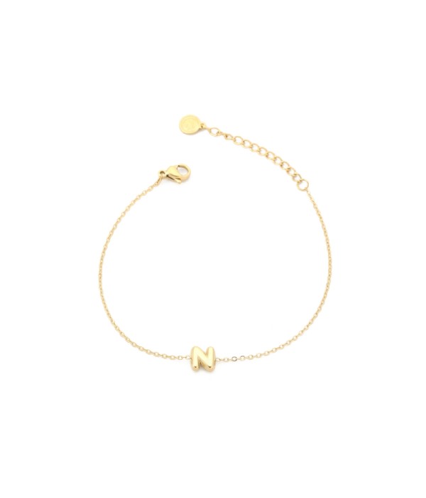 Pulsera dorada con colgante de letra N