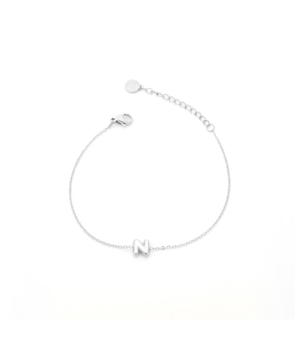 Pulsera plateada con colgante de letra N