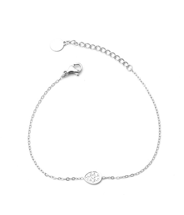 Pulsera plateada con óvalo puntiagudo y detalles en...