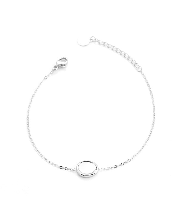 Pulsera plateada con óvalo
