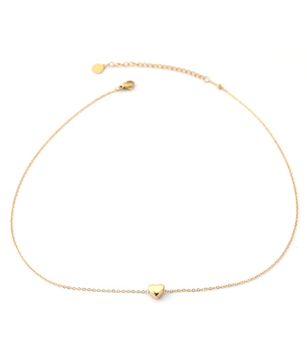 Collar dorado con corazón