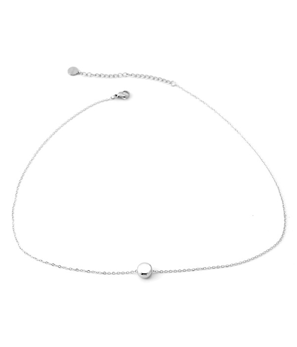 Collar plateado con círculo