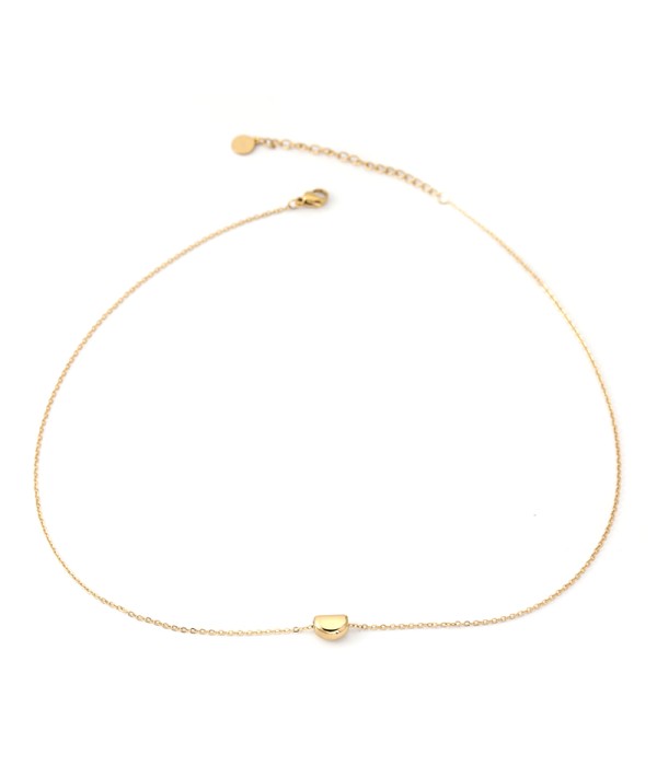 Collar dorado con semicírculo