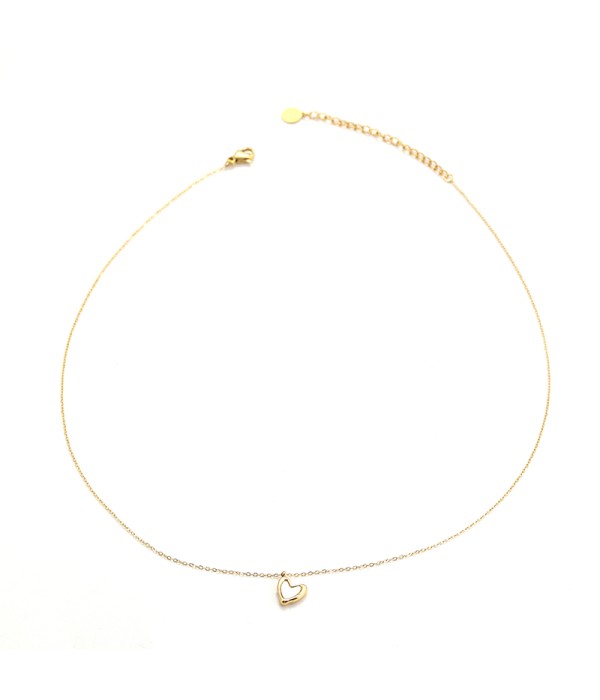 Collar dorado con corazón