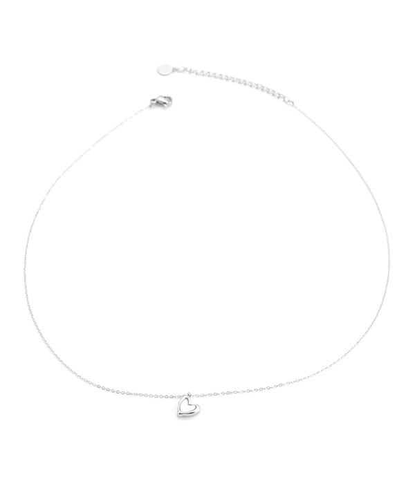 Collar plateado con corazón