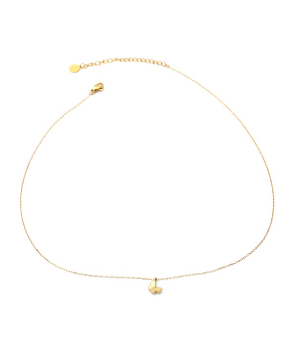 Collar dorado con mariposa