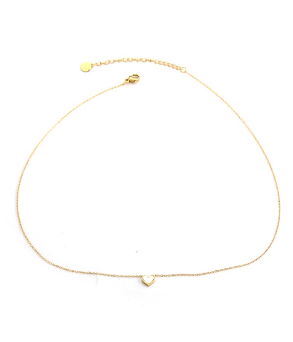 Collar dorado con corazón de nácar