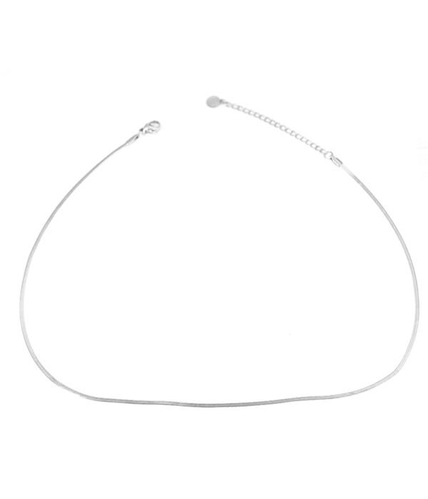 Collar plateado de cadena tipo serpiente