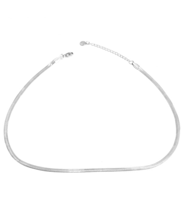 Collar plateado de cadena tipo serpiente