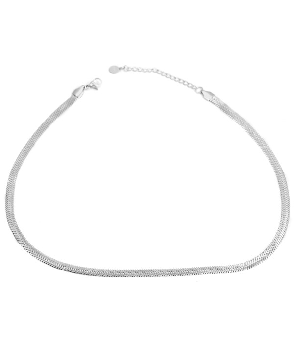 Collar plateado de cadena tipo serpiente