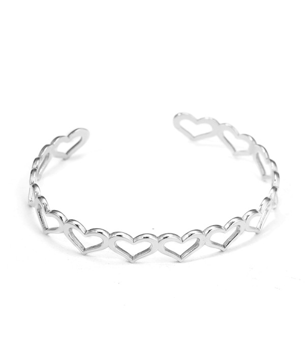 Pulsera rígida plateada de aros de corazones