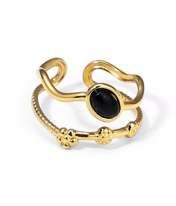 Anillo dorado con piedras