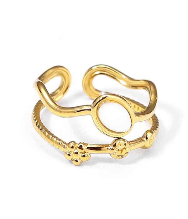 Anillo dorado con piedras