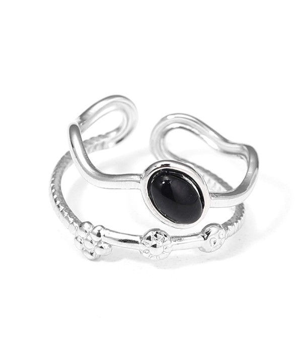Anillo plateado con piedras