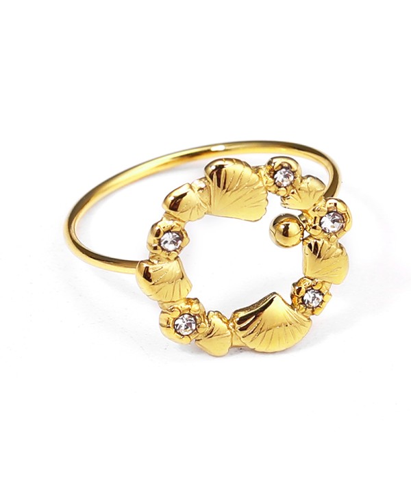 Anillo dorado con arco de vieiras y circonitas