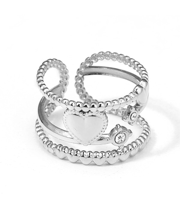 Anillo plateado con bandas entrecruzados