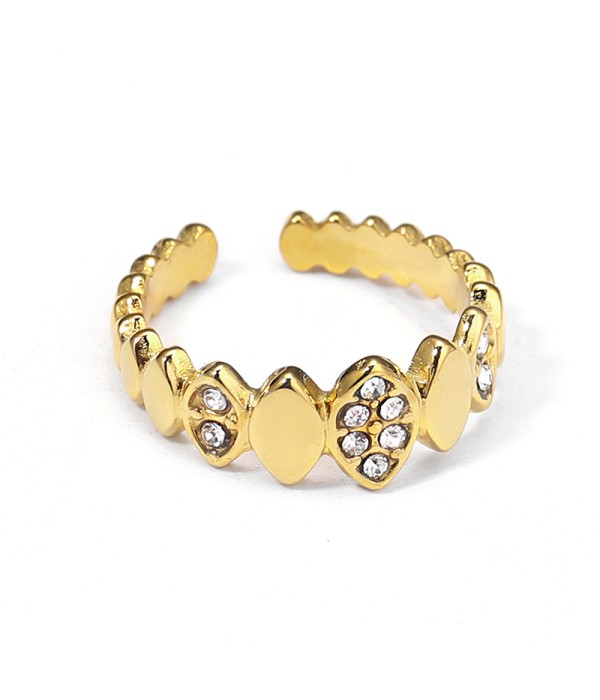 Anillo de aros de óvalos puntiagudos