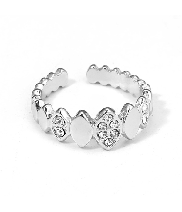 Anillo de aros de óvalos puntiagudos