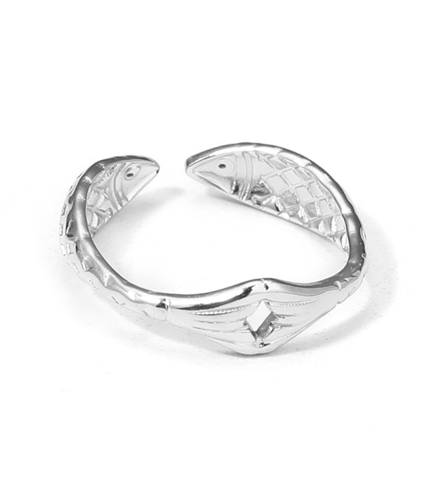 Anillo plateado de aros de pez