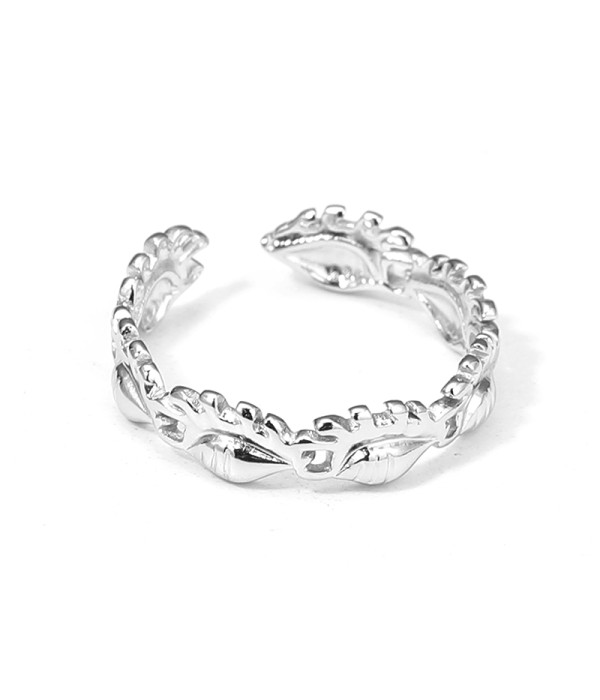 Anillo plateado de aros de conchas