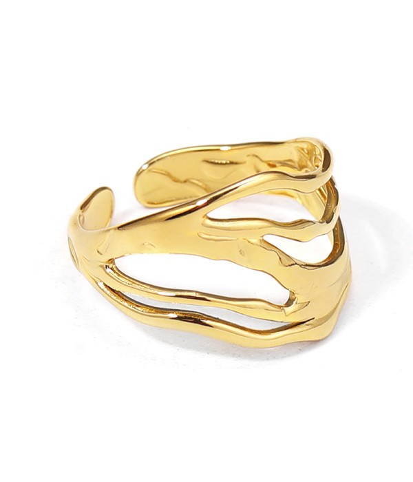 Anillo dorado ondulado