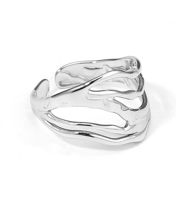 Anillo plateado ondulado