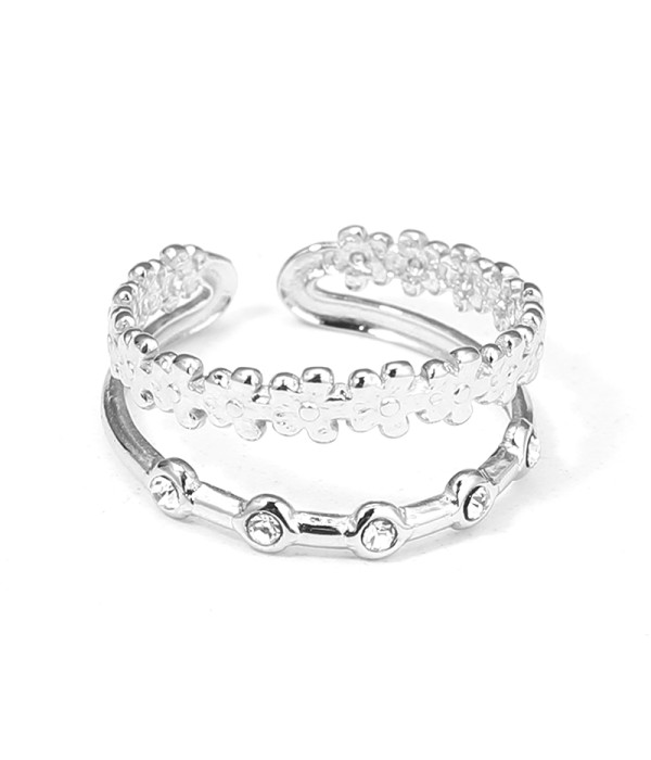 Anillo plateado de aros de flores y circonitas